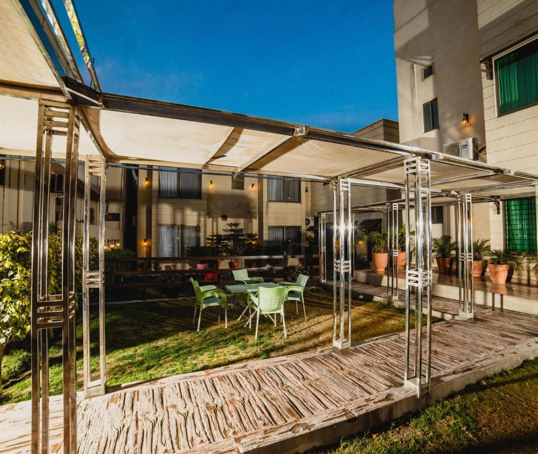 Vip House Otel Peşaver Dış mekan fotoğraf